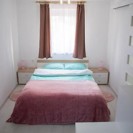 Apartment Gunter Vendeghaz-hajdunanas *
